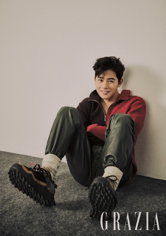 韩国艺人金桐俊最新杂志写真曝光