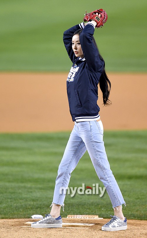 韩国女艺人李多喜任棒球比赛开球嘉宾__财经头条