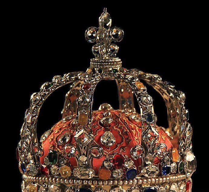 那些象征着权力与荣耀的皇室王冠