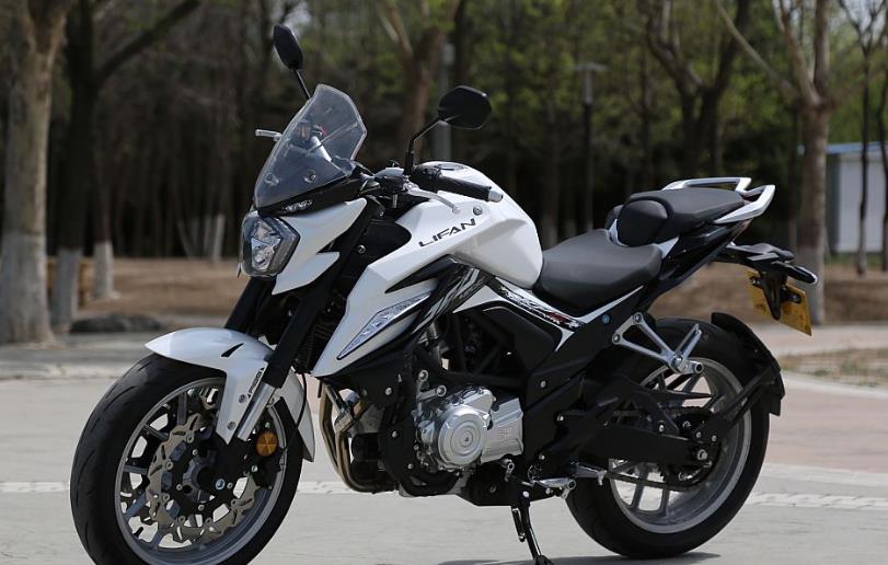 售价2万多解析力帆首款双缸街车百公里加速95秒极速135km