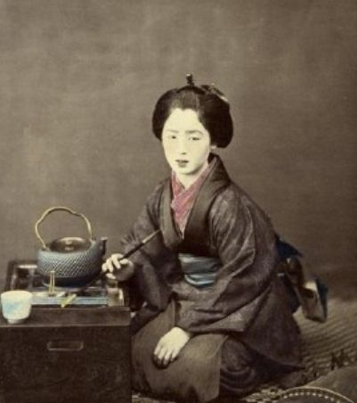 日本老照片:旧时代日本女性,这个桶原来是日本女人用来做事的|时代|女性|艺伎|和服|浓妆_新浪新闻