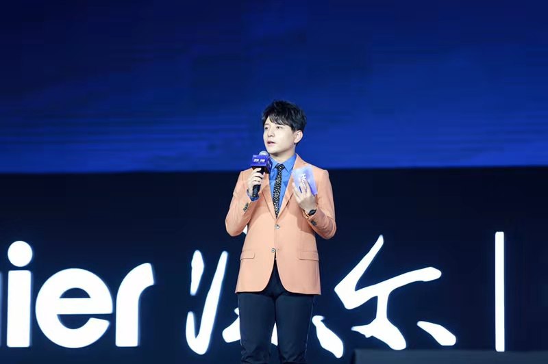 主持风格,从挑战盛典到全球峰会,海尔的多场大型活动都有着百克力的