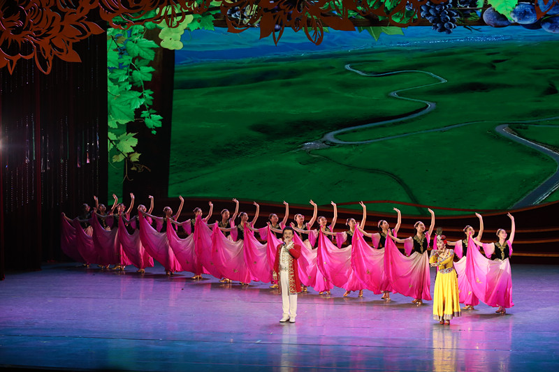 中央民族歌舞团大型音舞诗画《深情的礼赞》献礼新中国成立70周年