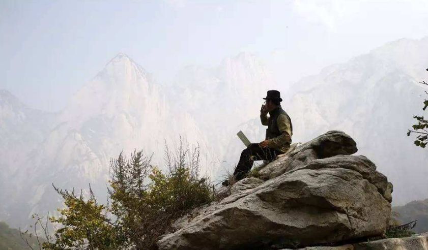 “终南山第一隐士”,隐居山里30多年,家人见到后都认不出来了_新浪新闻