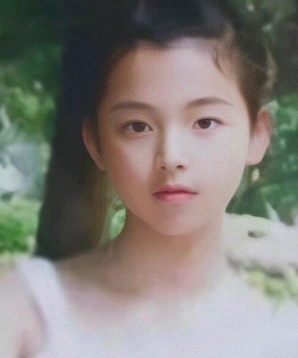 杨超越旧照曝光,18岁当礼仪小姐清纯稚嫩,网友:从小美到大