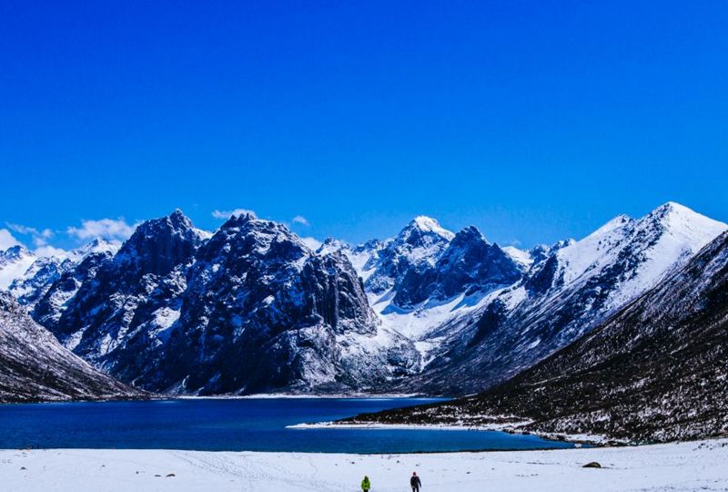 "果洛山"的发祥地年保玉则,景致秀美又好看,而且很适合拍照