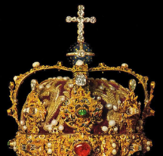 那些象征着权力与荣耀的皇室王冠
