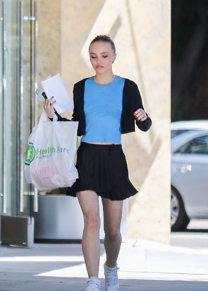 德普叔19岁女儿lilyrosedepp贝弗利山出街青春美少女