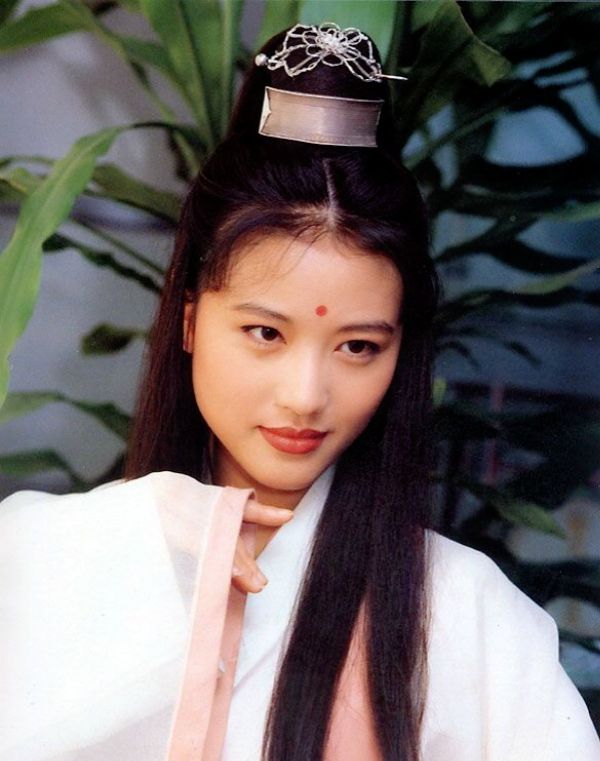 《倚天屠龙记》八个版本,原作者认可的周芷若,不是黎姿和高圆圆