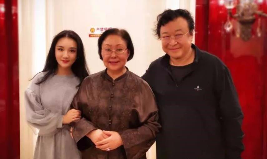 伟大的女性,坚强,优秀,她在经历了一次又一次的磨难之后任然乐观坚强