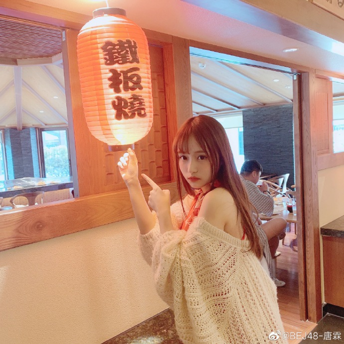 人气偶像女团bej48唐霖9月迷人写真照欣赏