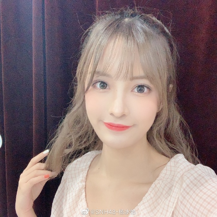 偶像美少女SNH48-杨冰怡迷人写真美照欣赏
