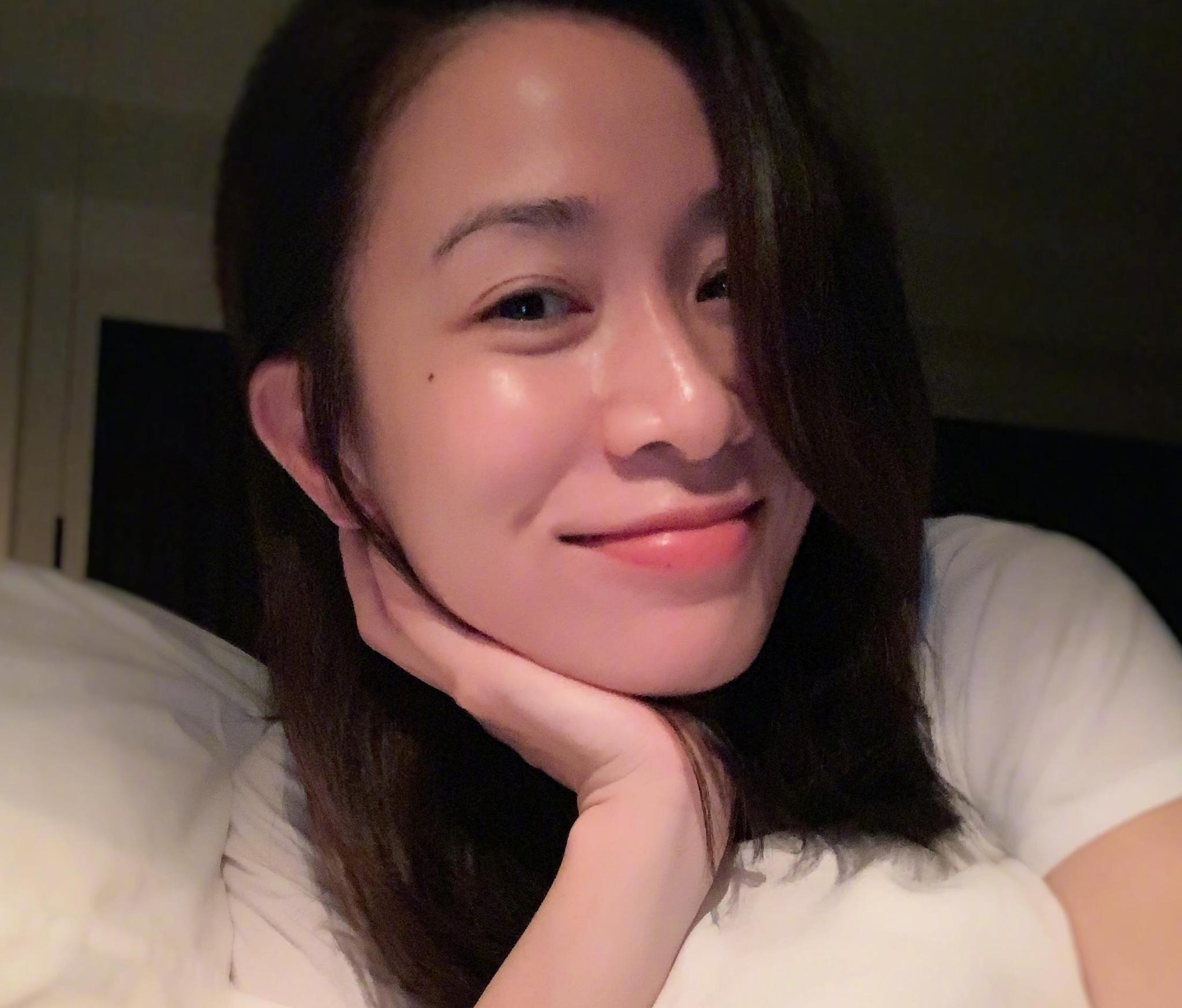 戚薇刘亦菲佘诗曼素颜照,明星的皮肤也太好了吧,白皙又发亮