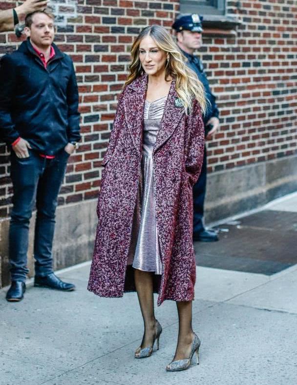 近日,莎拉·杰西卡·帕克(sarahjessicaparker)现身纽约街头,身穿紫色