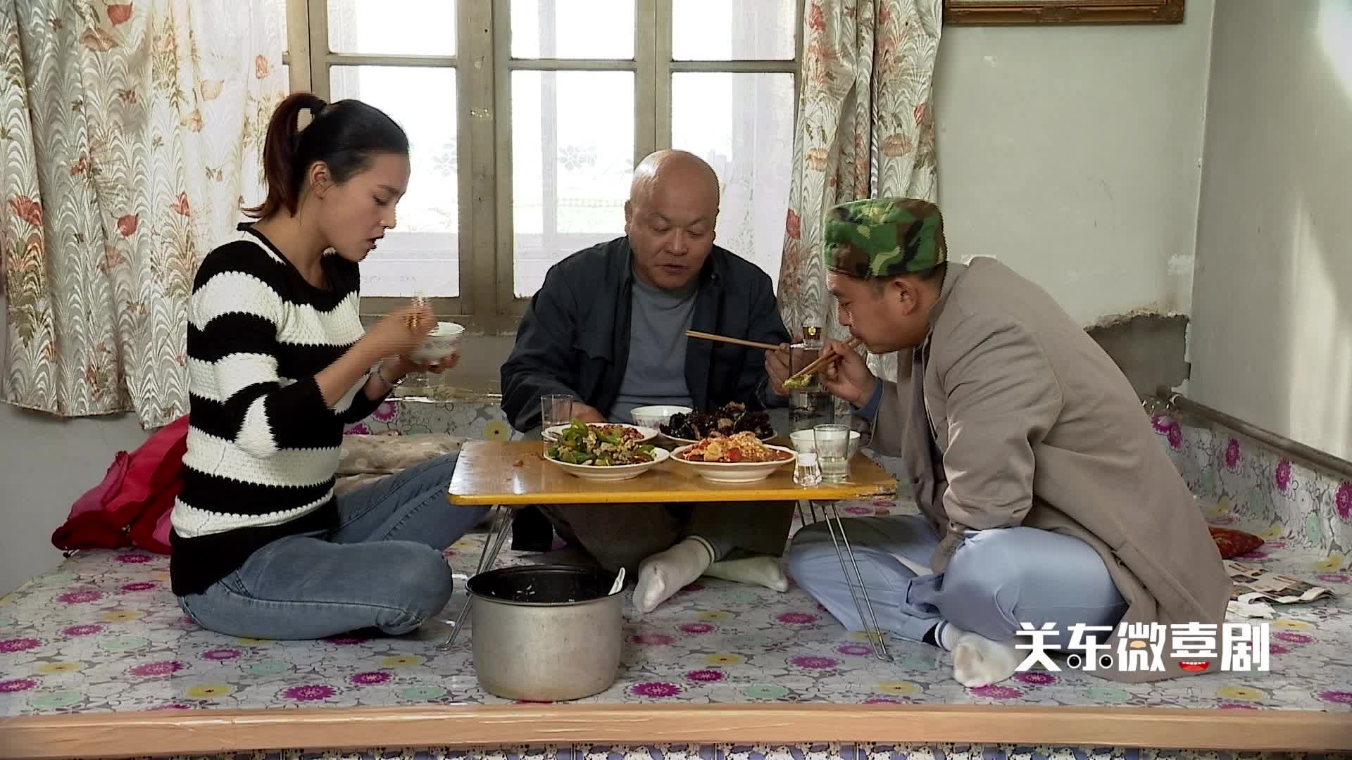 老公公提出奇葩问题,儿媳妇做出权威解释,太招笑了!