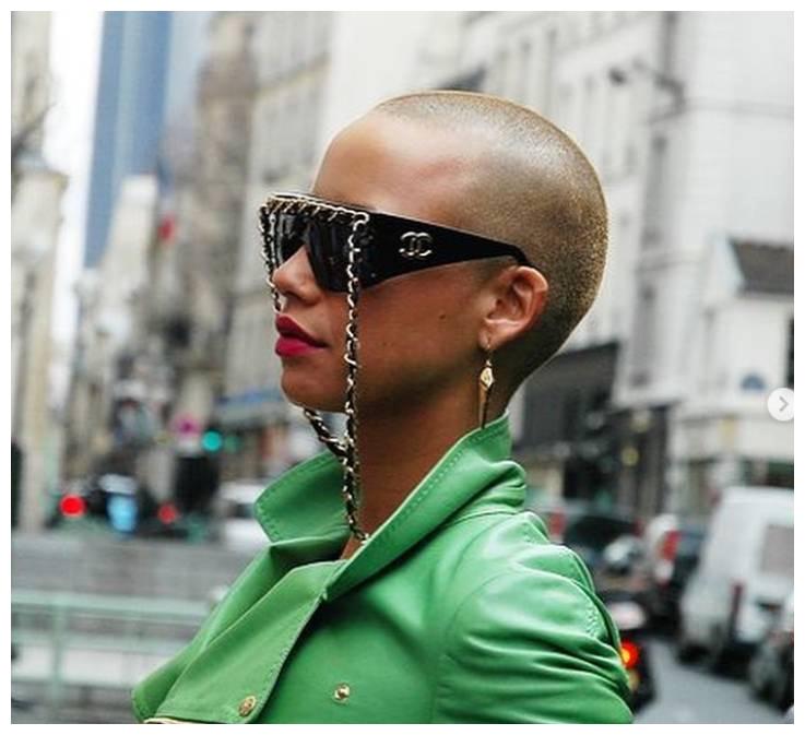 今日图集:许久不见的光头名媛amber rose