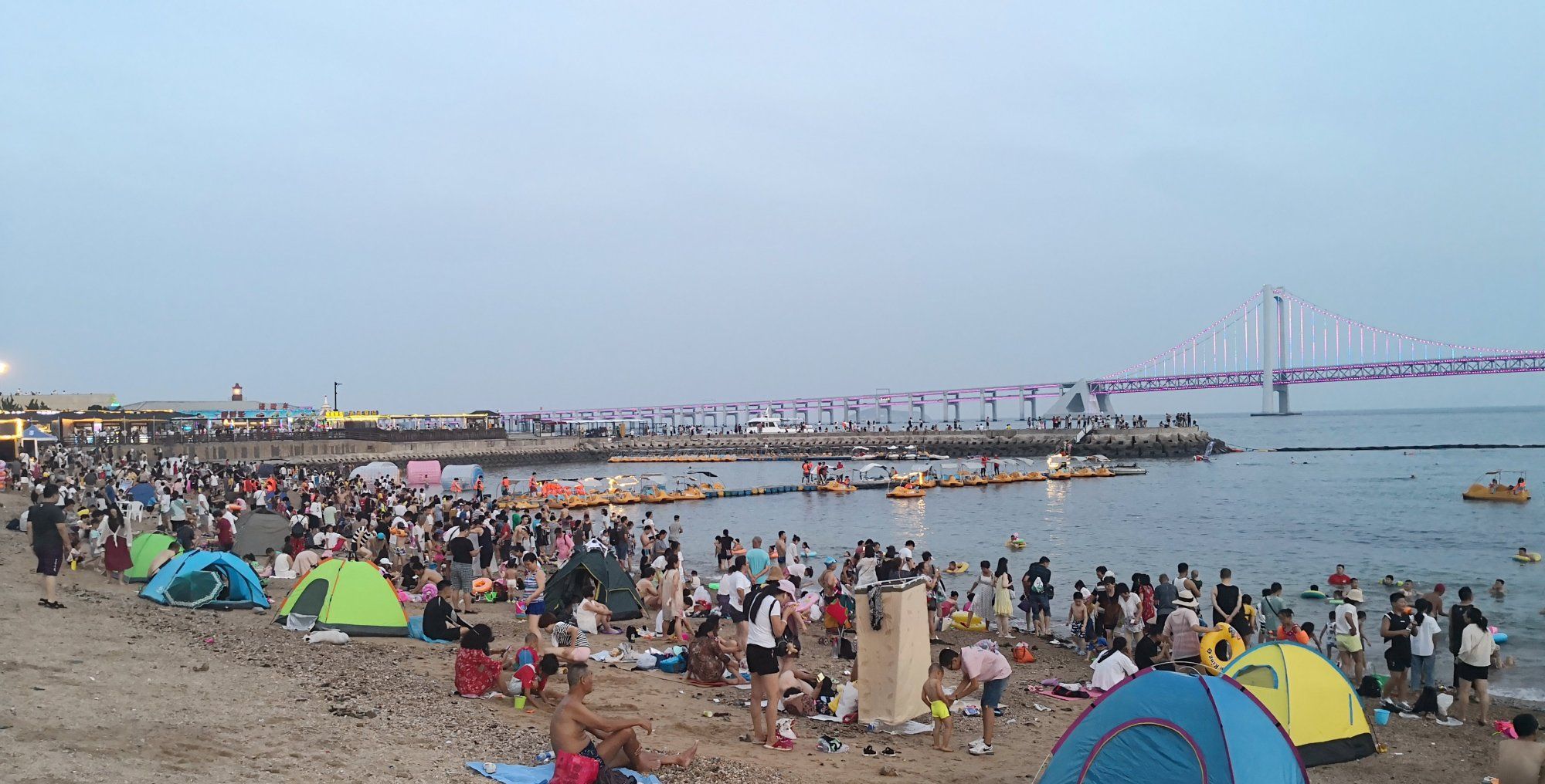 游客质疑:大连不地道啊,冲个脚都要收费