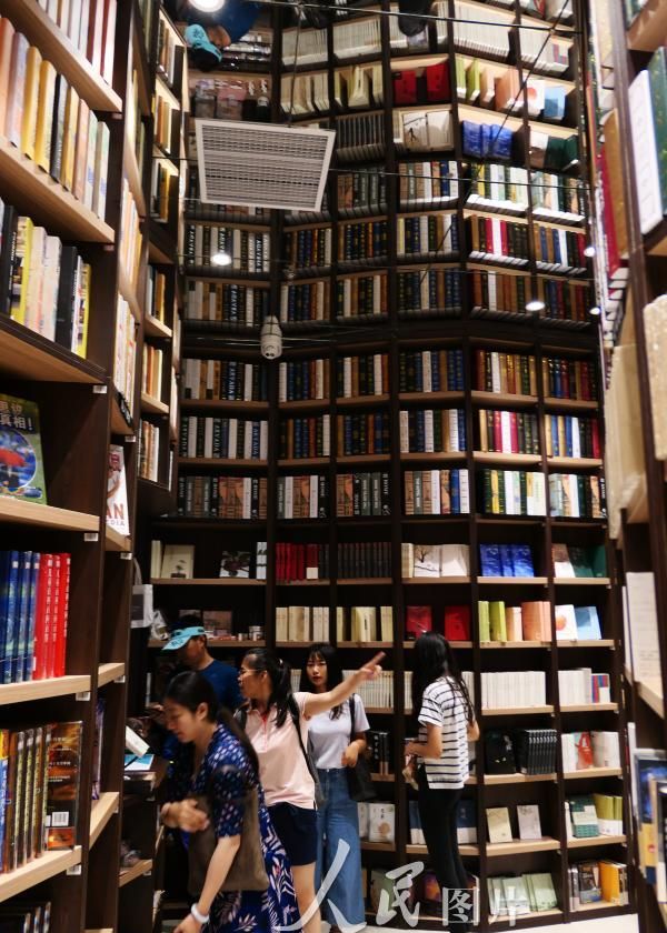 最美书店钟书阁京城首店中关村开业