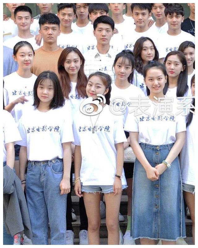 看完北电大一新生合影再看大一女生寝室合影