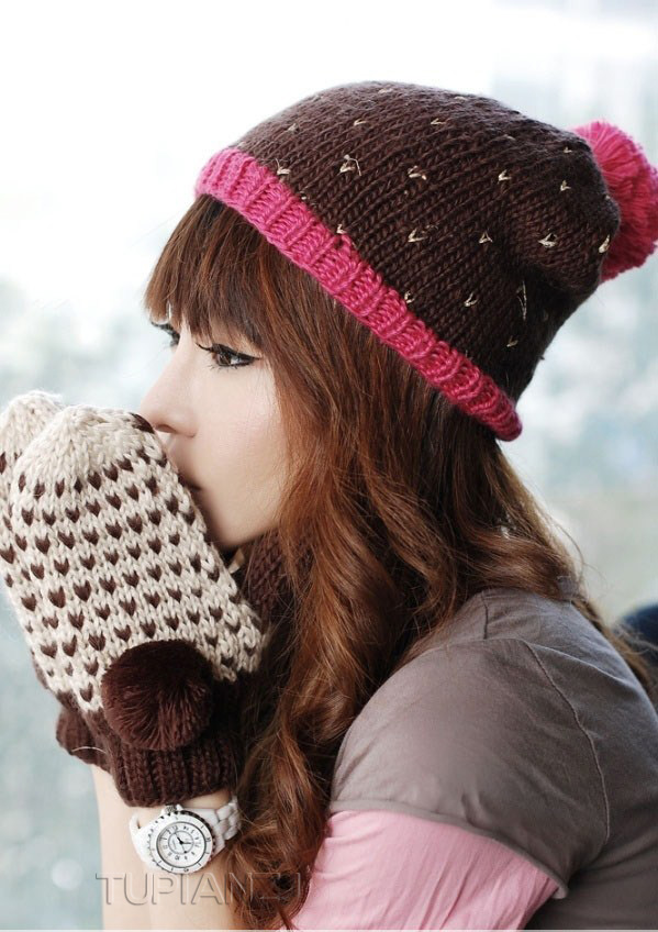 美女冬日里的清纯照,针织帽靓丽甜美