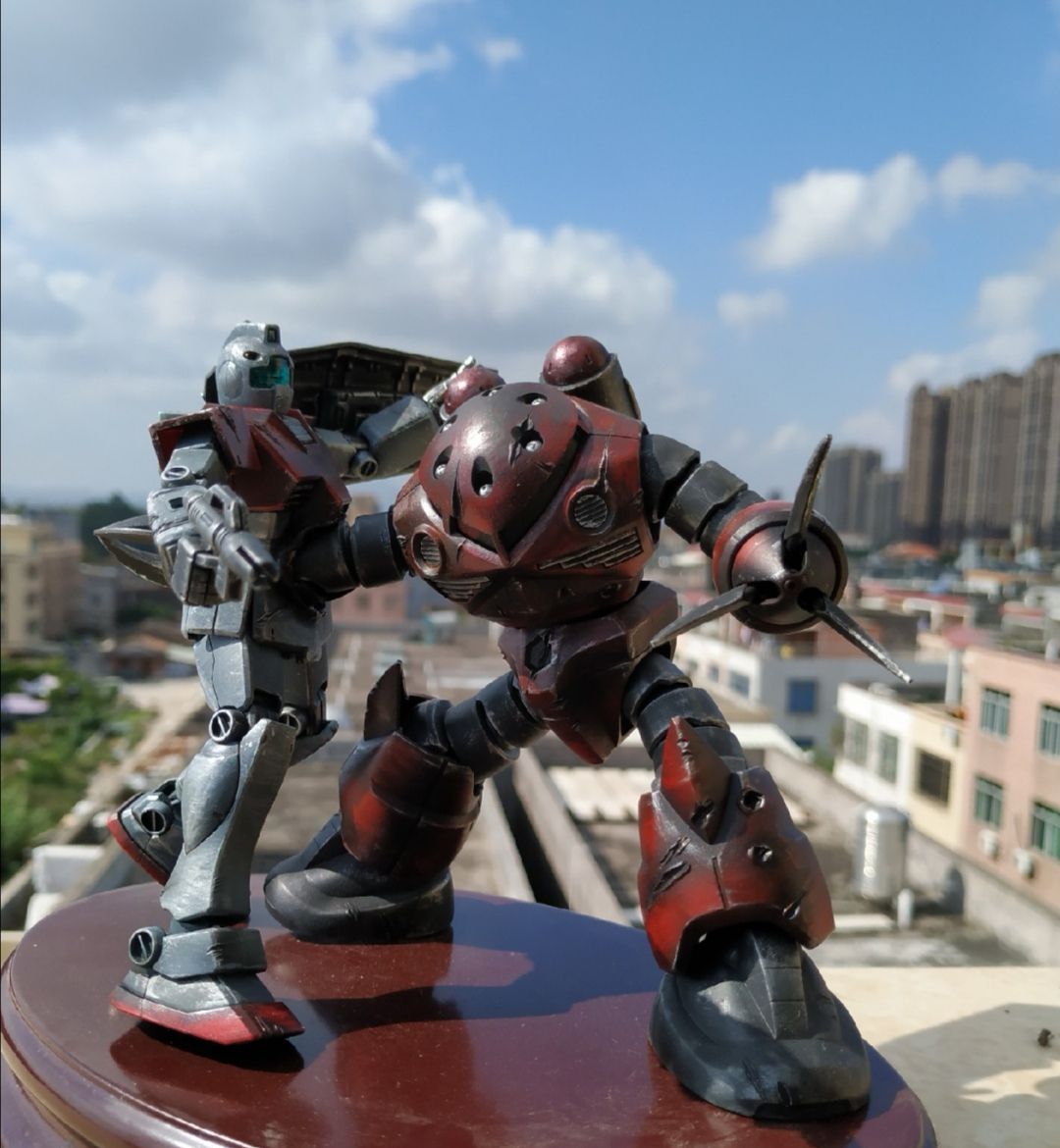 机动战士高达魔蟹对战吉姆场景