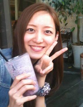 首先,就来介绍一下555的颜值女神长田结花,看过假面骑士555的网友