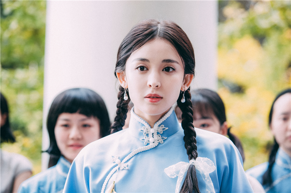 娜扎完美演绎民国才女袁春晖