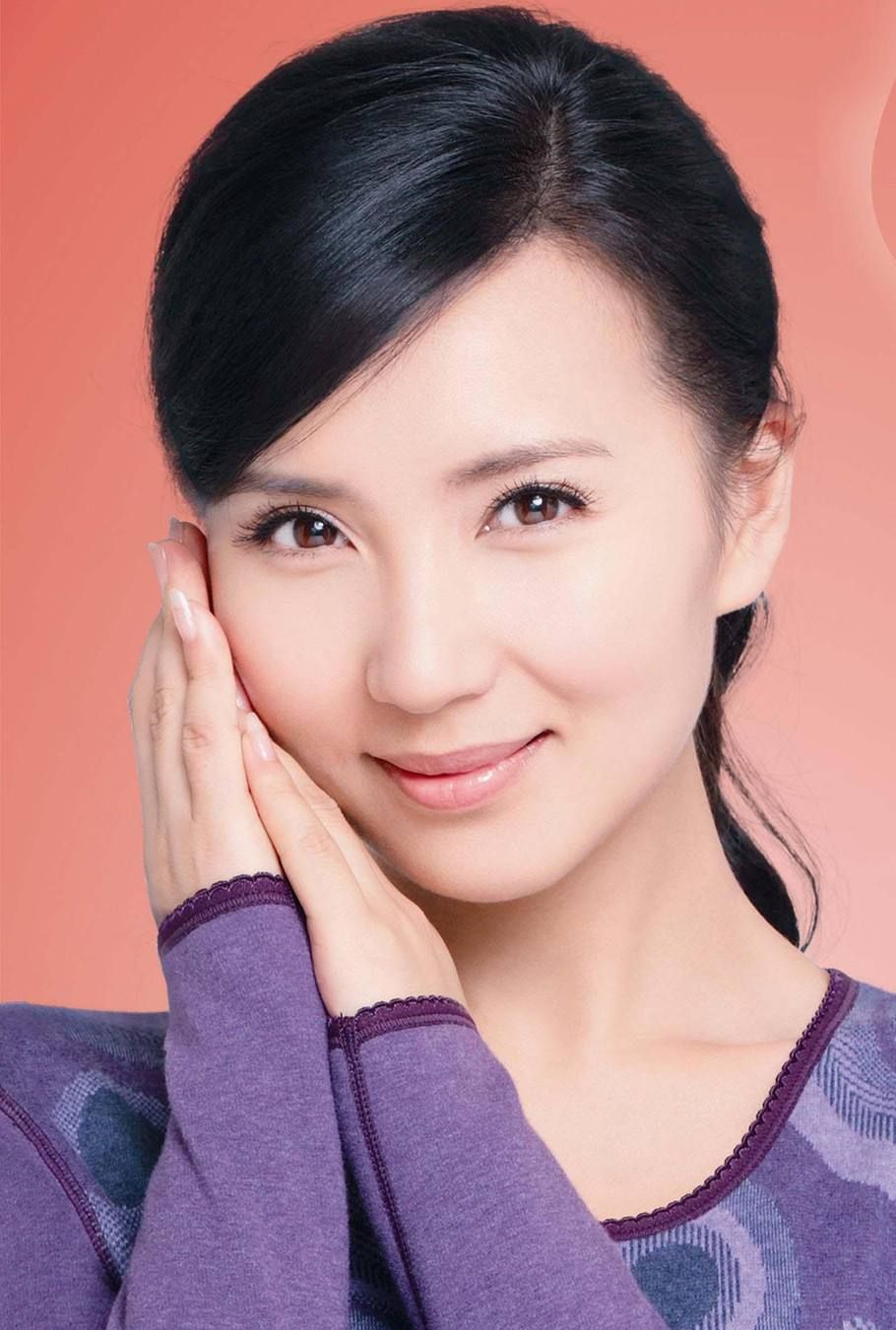 但是万人迷不光是美艳,更在于浑身散发出的风情和迷人魅力,陈好的眼睛