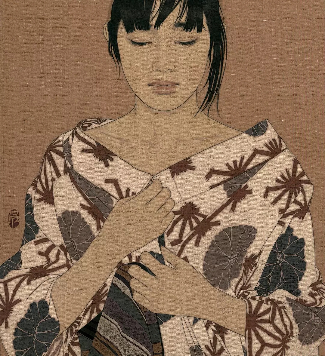 池永康晟在自染的粗麻画布上以胶彩绘制的美人画