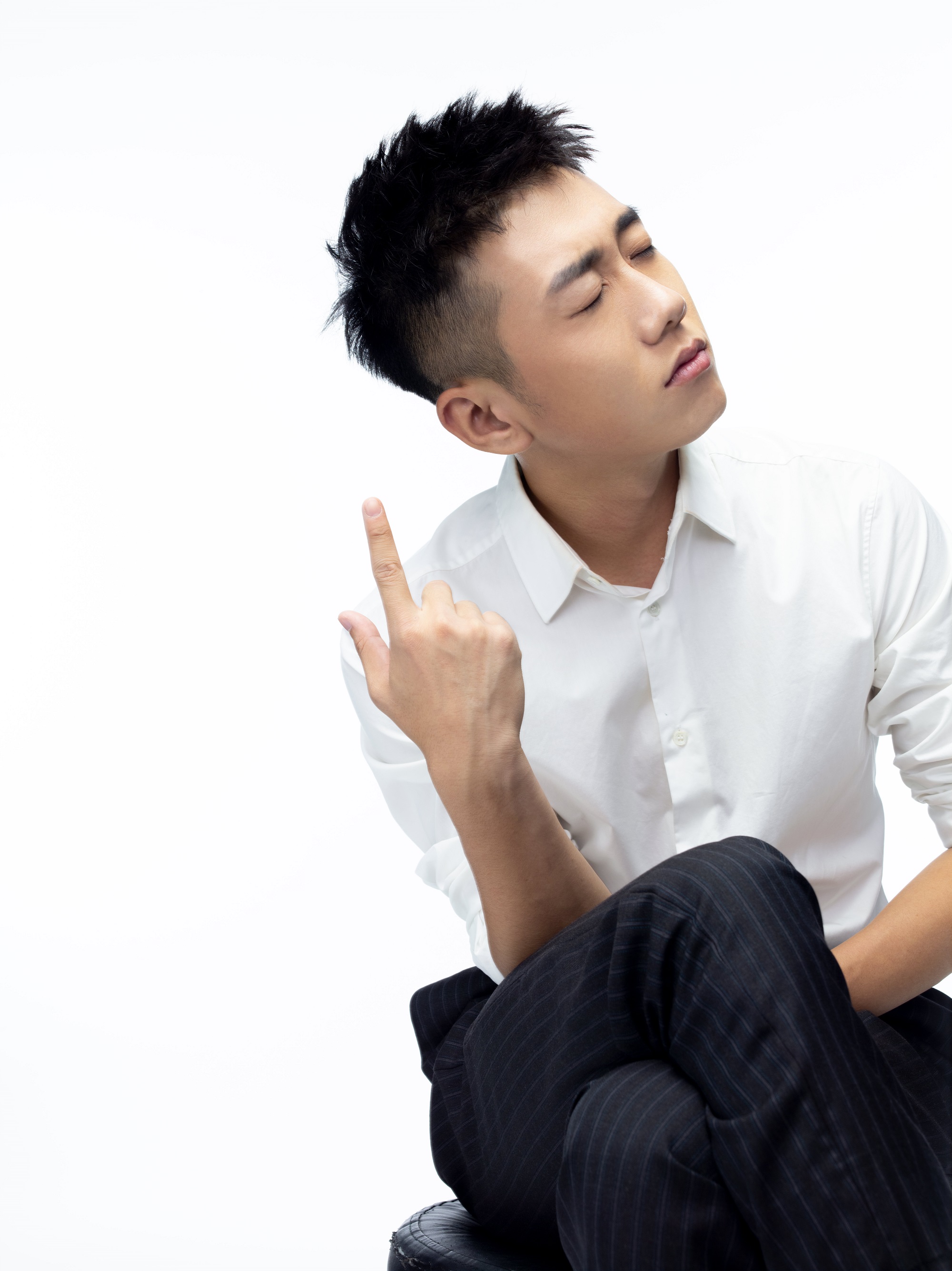 姜冠南简约风写真曝光 举手投足极富悦动魅力|姜冠南
