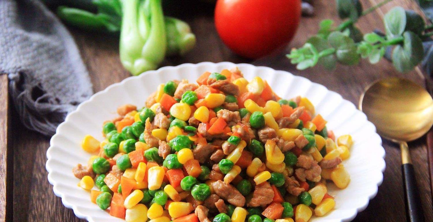 口感分明的肉丝胡萝卜炒玉米营养丰富咸甜适中好吃又下饭
