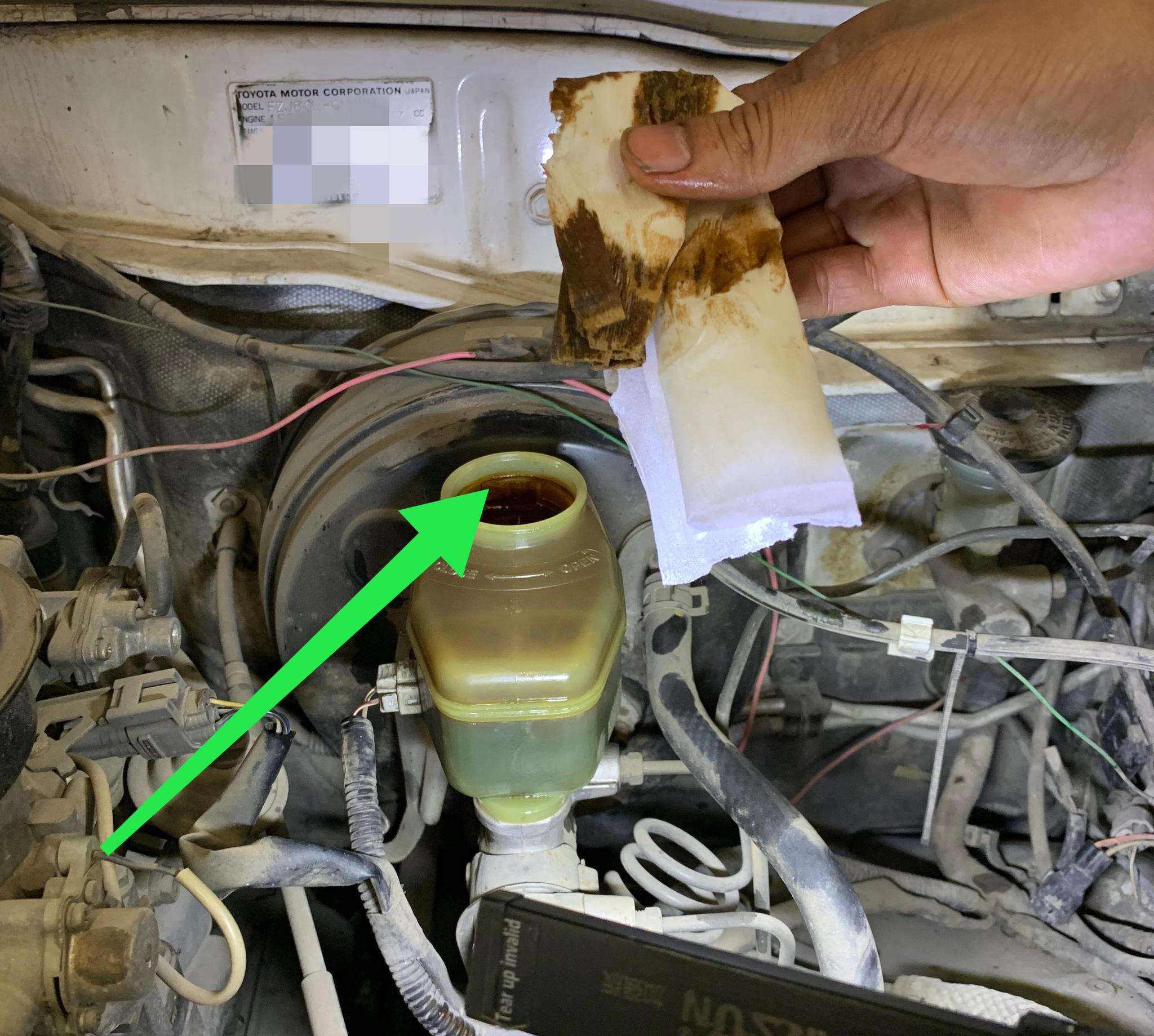 6年多没换的刹车油是什么状态?师傅:咖啡一样,免费来一杯吗?