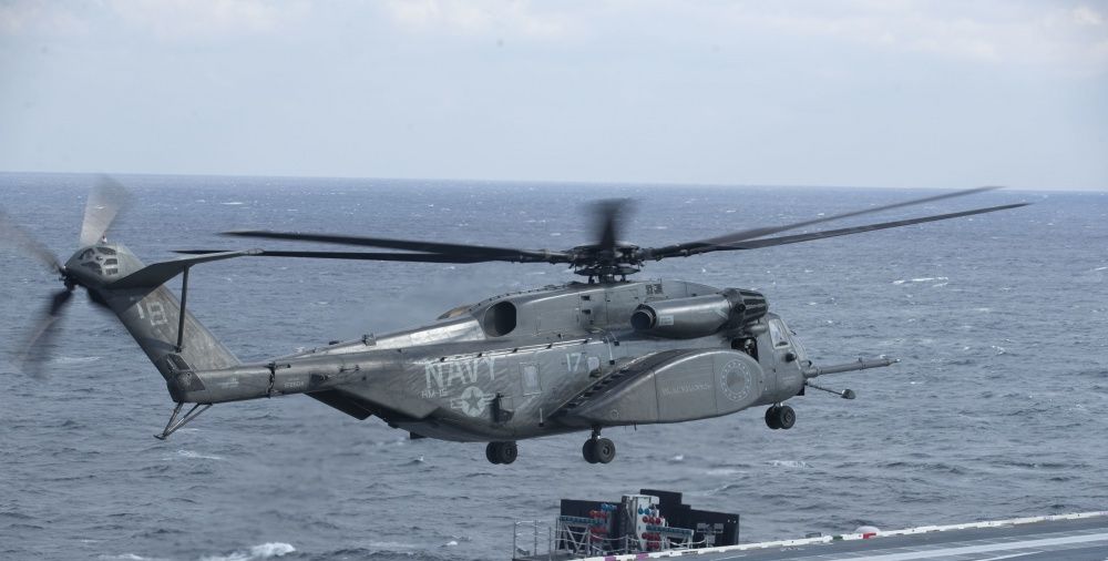 mh-53e直升机航母甲板起飞 海上例行训练开始