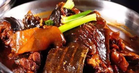 唐山游玩必点红烧裙边,酥糯滑韧汤汁浓稠,常吃降低胆固醇更健康