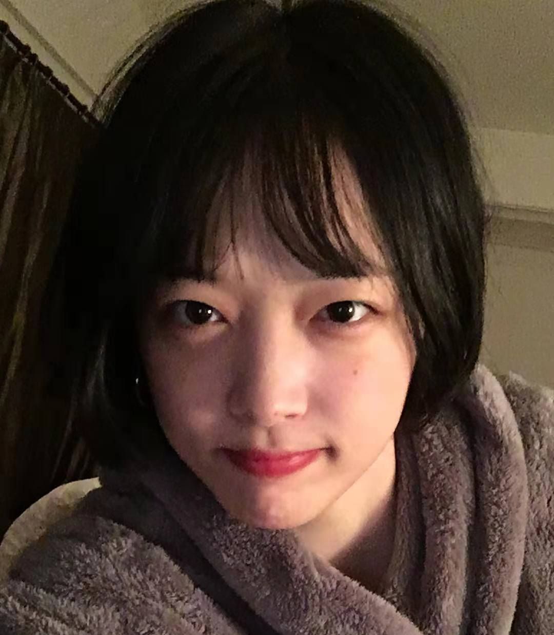 令人窒息的"死亡发型"搭在崔雪莉的脸上,个性又凸显高级