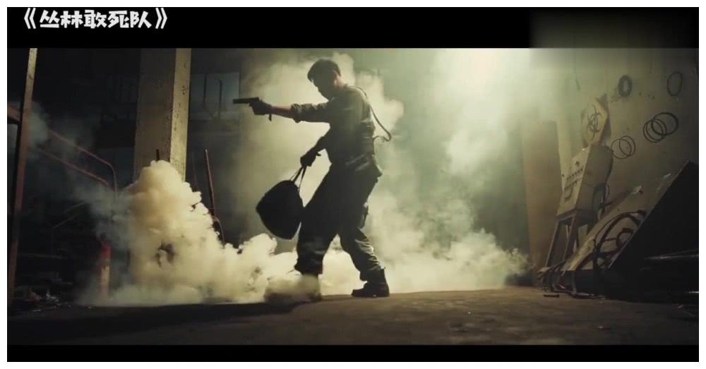 《刺激战场》真人版，女玩家利用“美人计”，团灭了敌人！