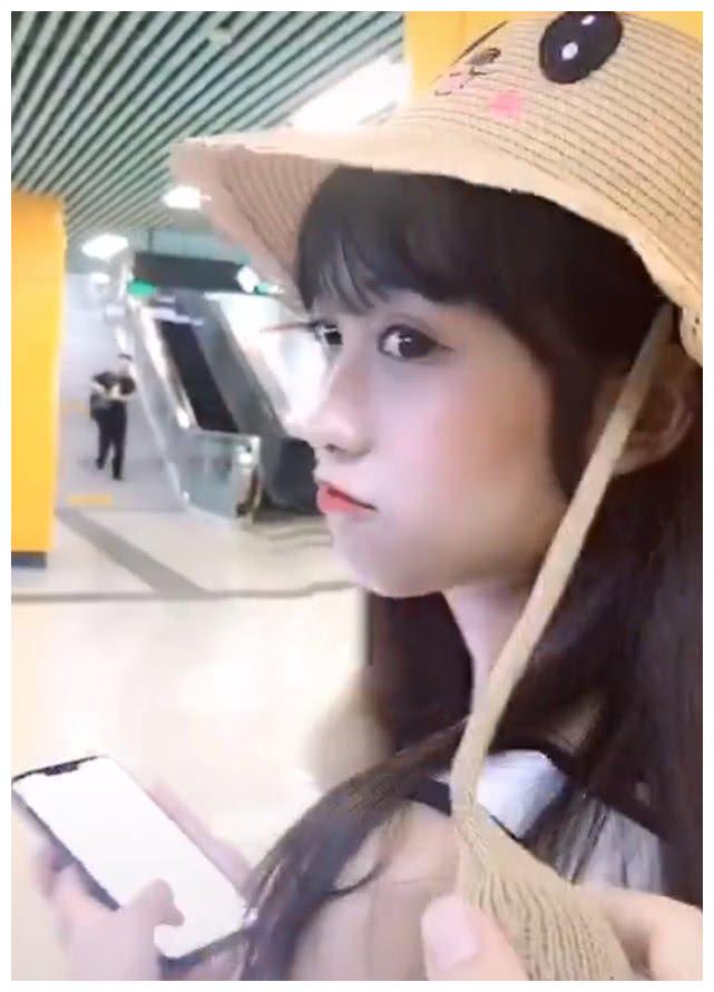 00后校花抖音走红,当她转过身的瞬间,网友:孩子名我都想好了