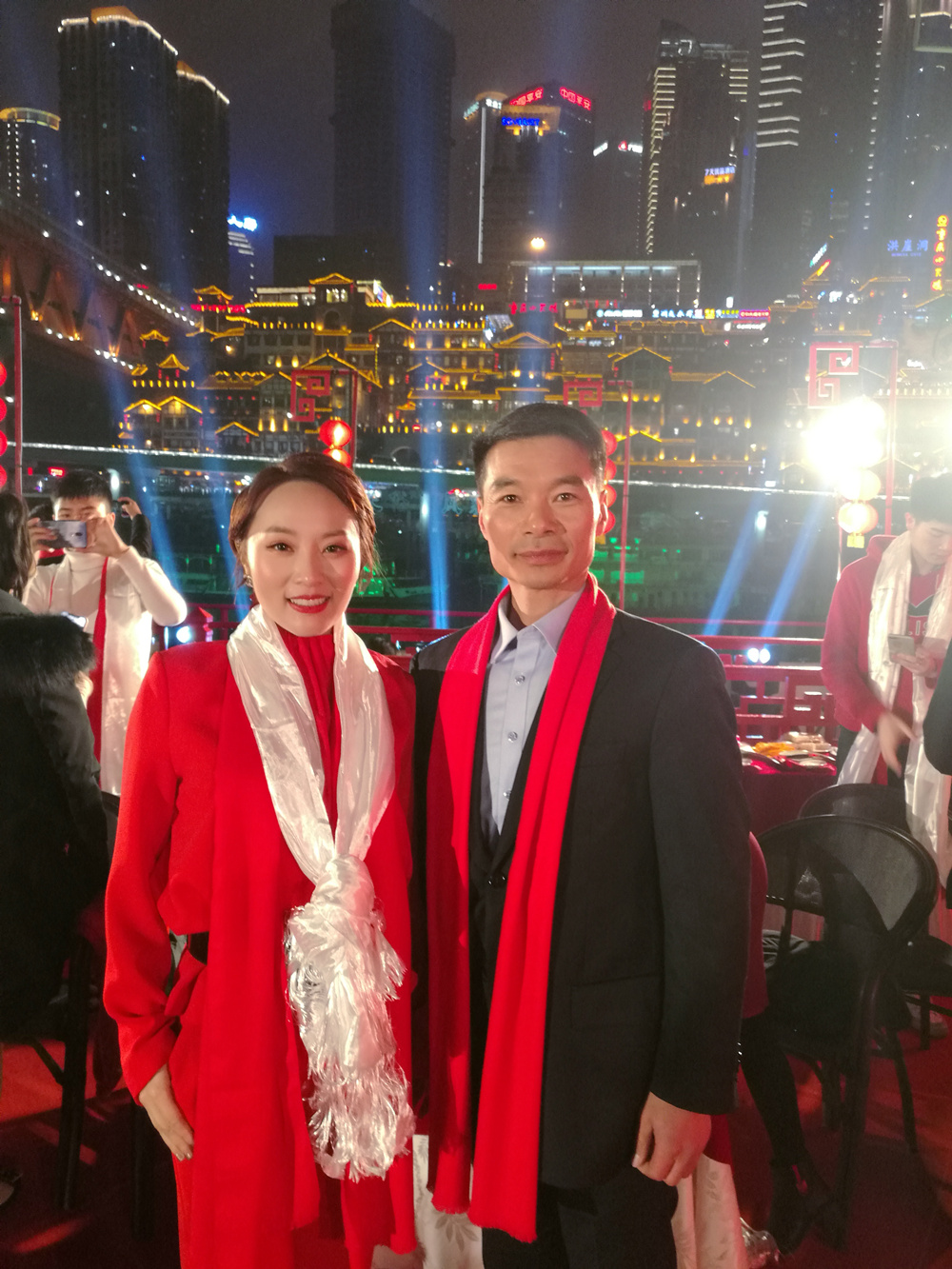 旅居新加坡歌手刘昱均(迪奥)受邀参加重庆卫视春晚旅居