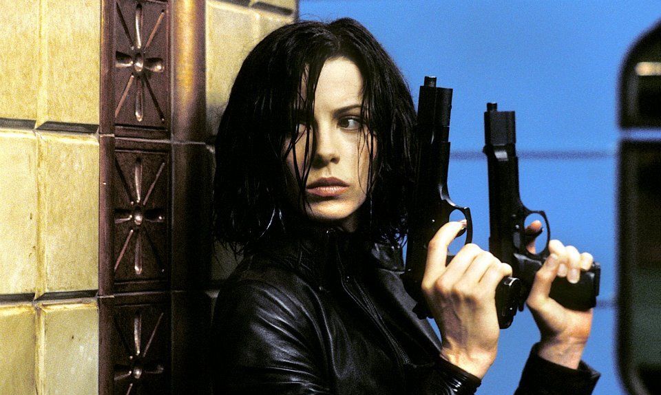 《黑夜传说》系列电影,不仅冷艳,还酷到爆凯特·贝金赛尔黑色紧身皮衣