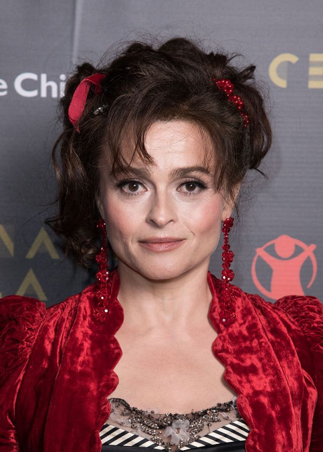 1 / 7 近日在伦敦,海伦娜·伯翰·卡特(helena bonham carter)等明星