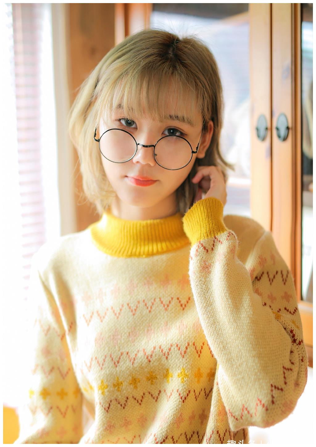 短发美女清秀养眼写真