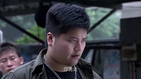 女特种兵被小混混欺负,特种兵一出手,小混混瞬间不淡定了