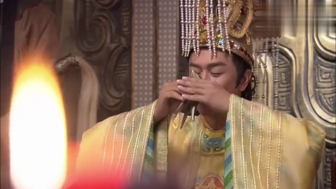 皇上和将军喝酒,下人来报后宫失火了,不应该是"走水"了吗!