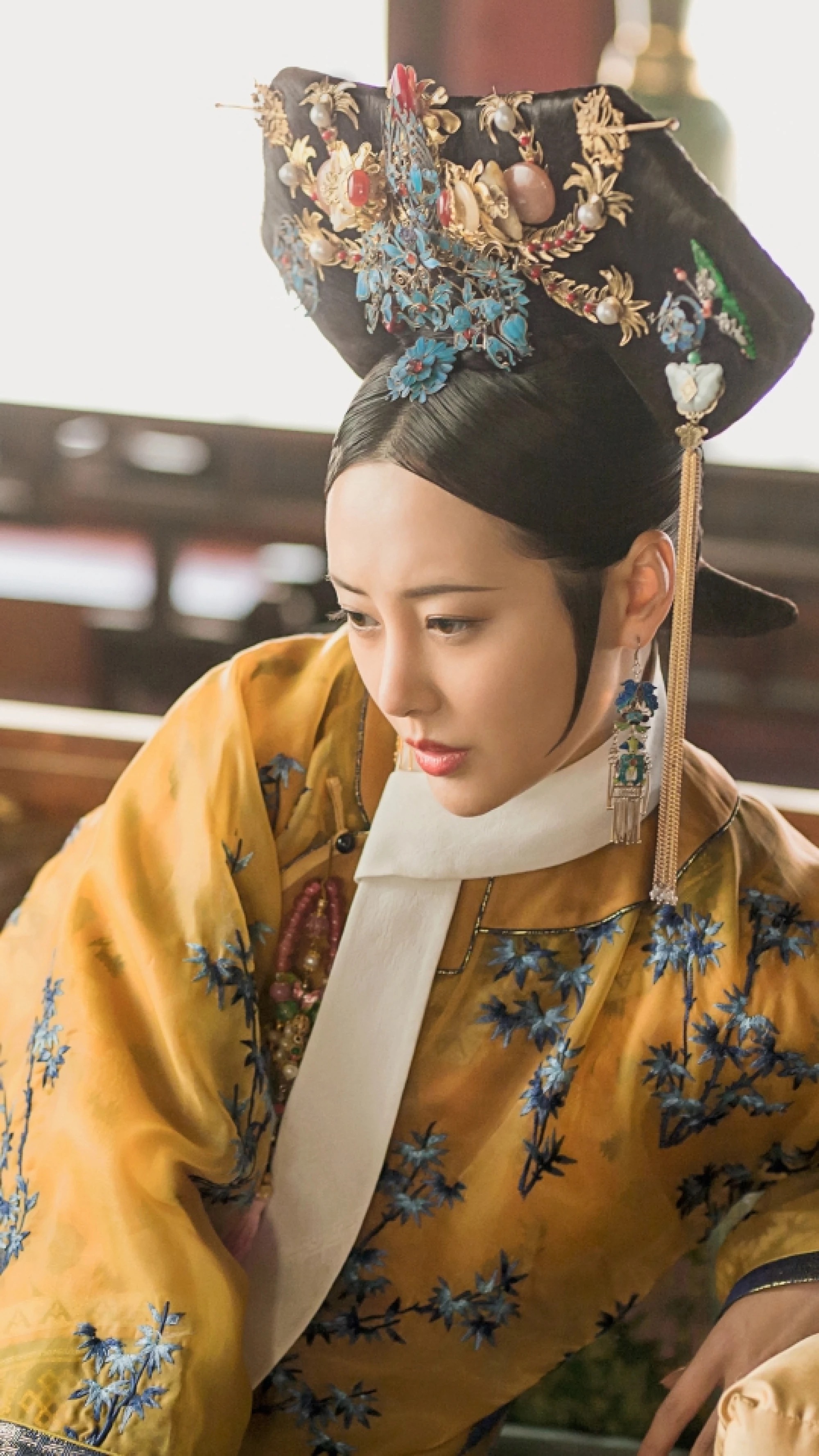 第二个版本就是《如懿传》之中,李纯出演的令妃.