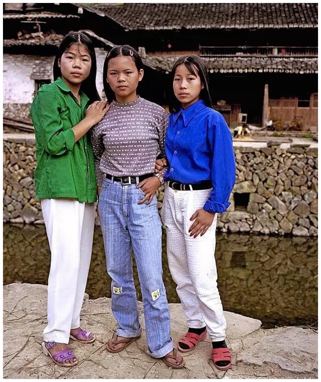 老照片：9张高清彩照，告诉你90年代的中国人有多时髦