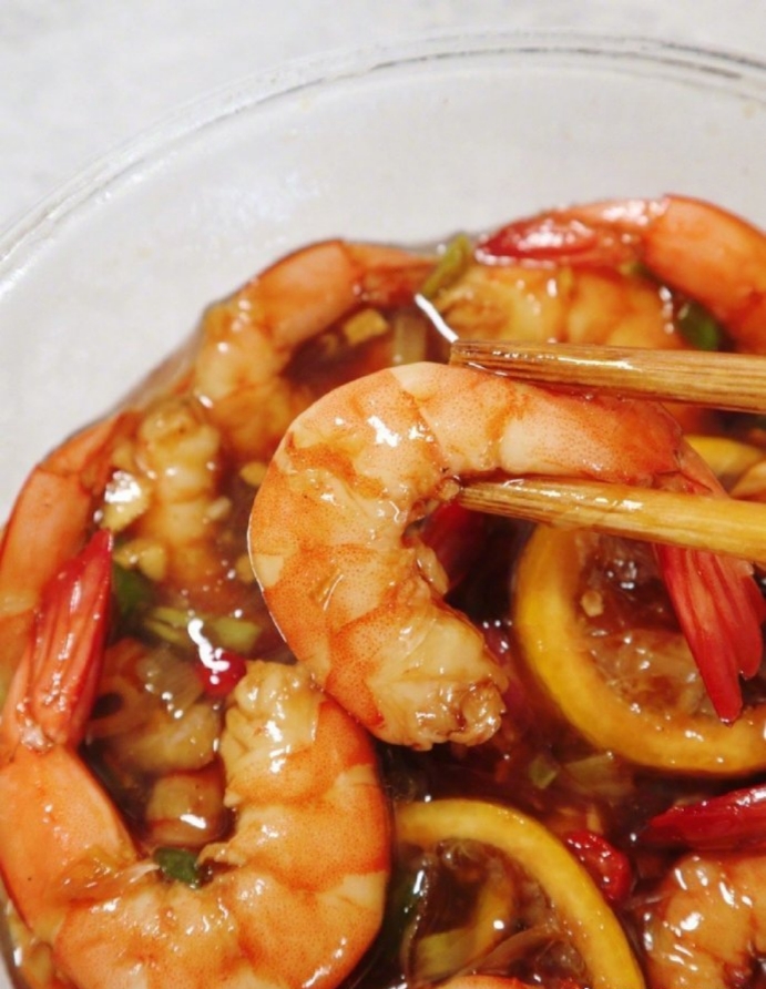 【柠檬酸辣虾】虾肉特别紧致q弹而且鲜嫩,虾带点甜甜的味!