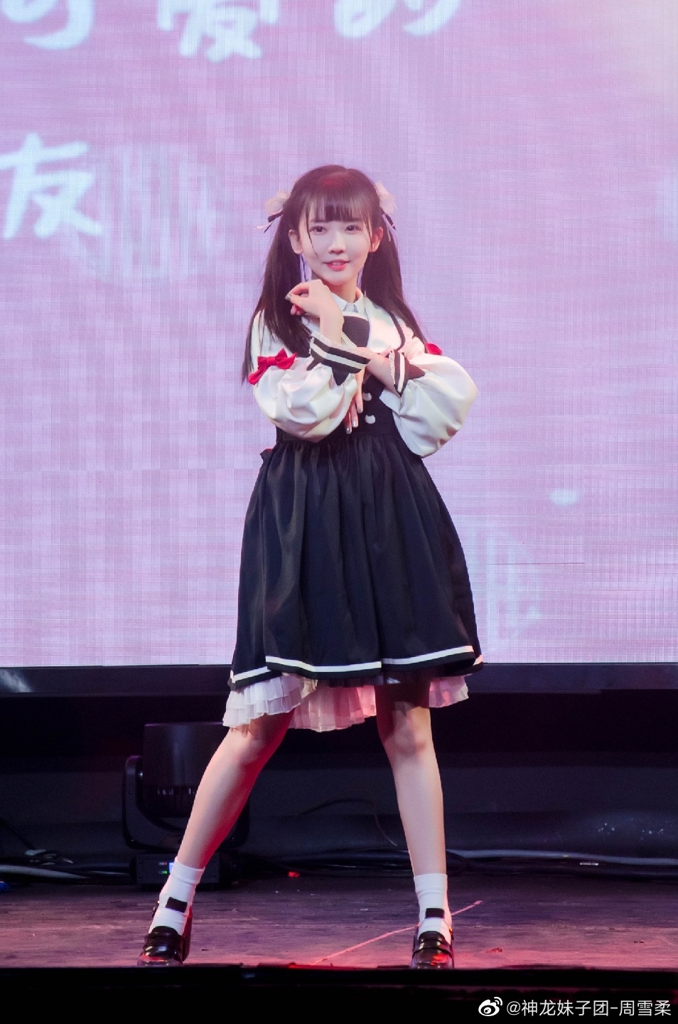 偶像美少女神龙妹子团-周雪柔迷人写真美照