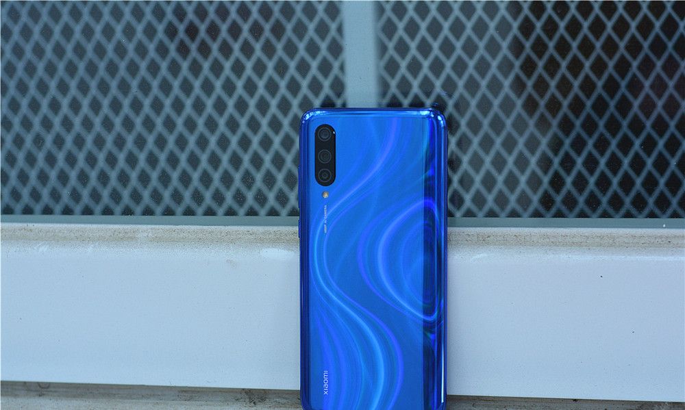 最受欢迎的蓝色版小米cc9全球首发图赏高颜值深蓝星球名不虚传