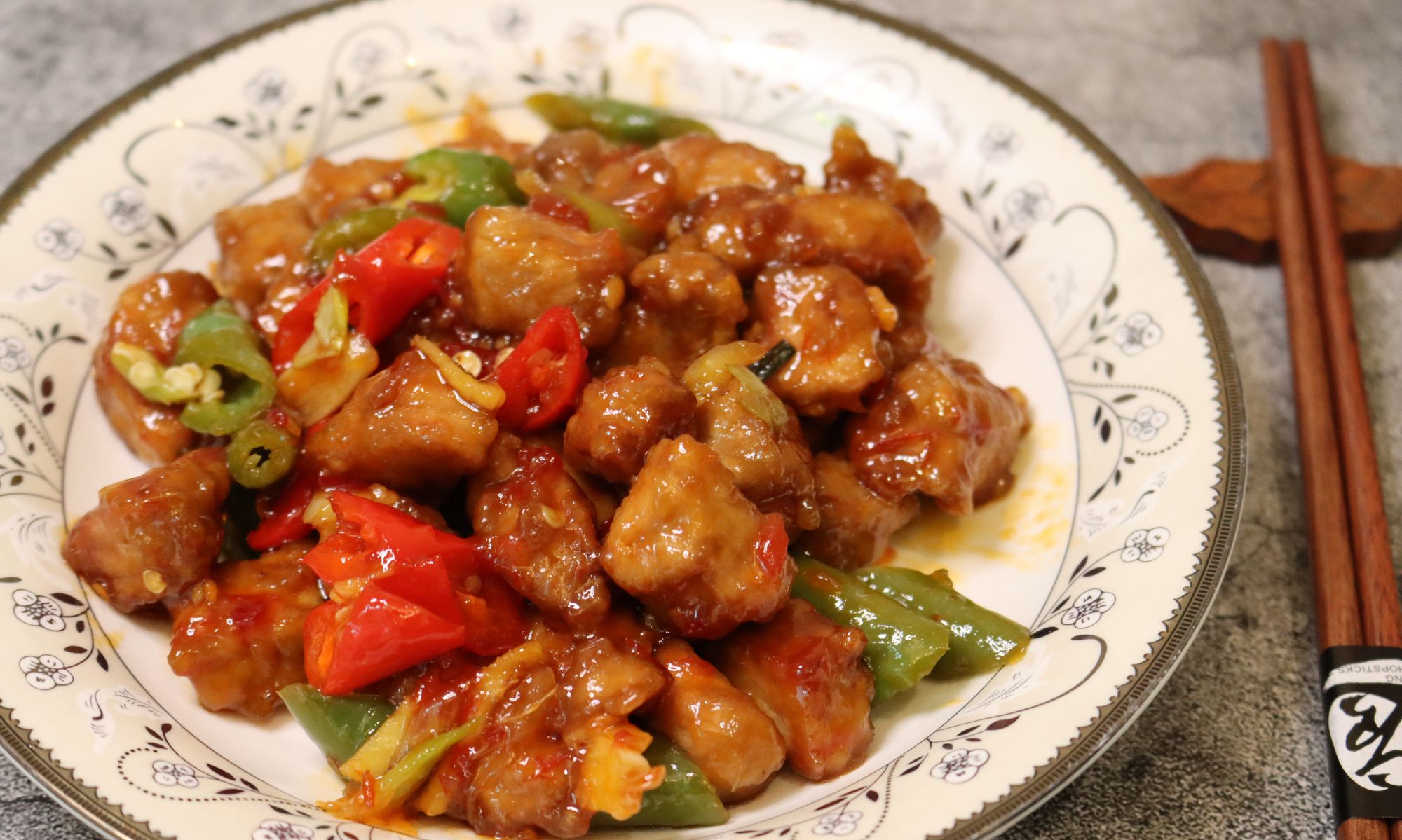 香辣里脊肉,酥香爽口,很下饭,喜欢记得收藏