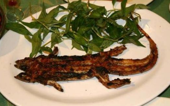 万物皆可烤烧烤摊上4种奇葩食材吃过的都是人才